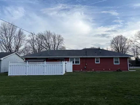 404 Elm St, Morrison, IL 61270 photo 2