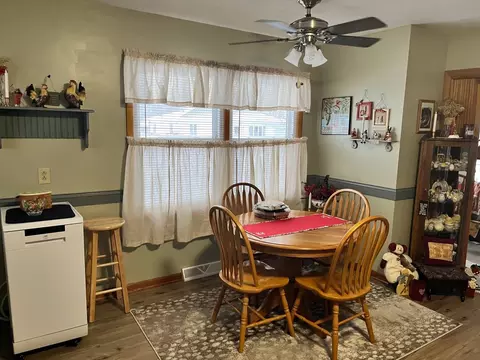 404 Elm St, Morrison, IL 61270 photo 5