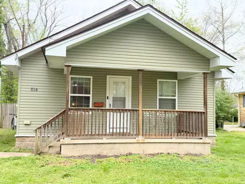 614 N Springer St, Carbondale, IL 62901