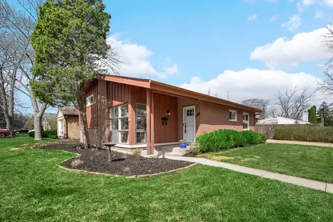 300 Voltz Rd, Northbrook, IL 60062
