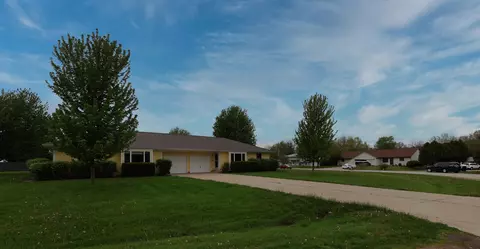 2547 N 4645th Rd #B, Somonauk, IL 60552