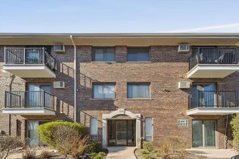 1240 S Lorraine Rd #3B, Wheaton, IL 60189