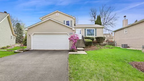 2284 Briarhill Dr, Naperville, IL 60565