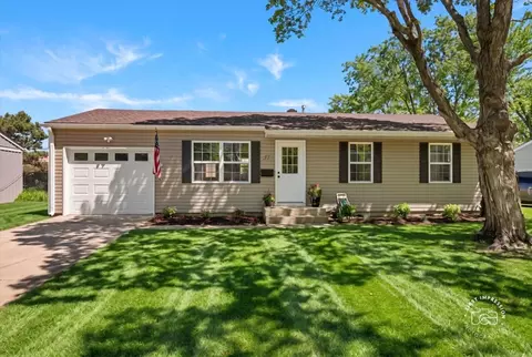 37 Ridge Ln, Geneva, IL 60134