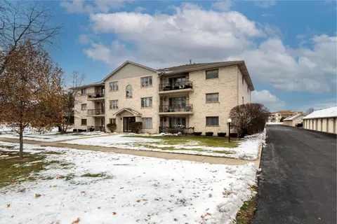 6640 183rd St #3B, Tinley Park, IL 60477