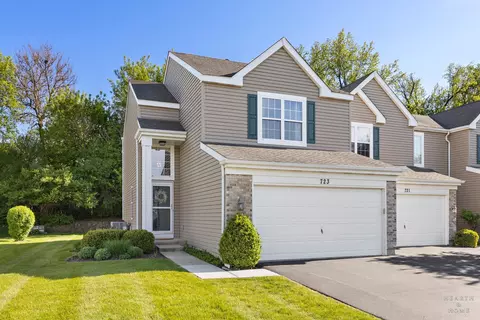 723 Silk Oak Ln, Crystal Lake, IL 60014
