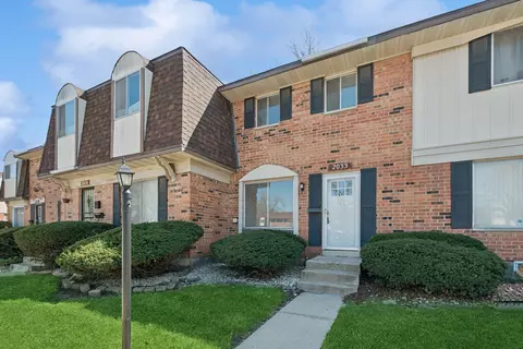 2033 Lioncrest Dr, Richton Park, IL 60471