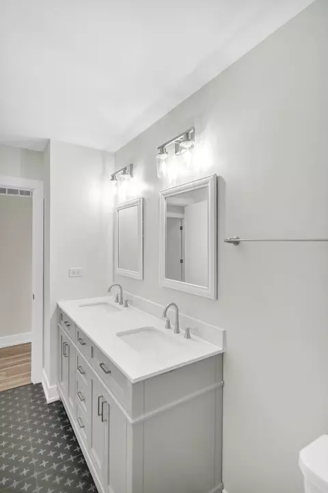 Bath - Undisclosed, Hoffman Estates, IL 60169 photo 2 of 4