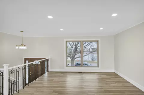 Living - Undisclosed, Hoffman Estates, IL 60169 photo 2 of 5