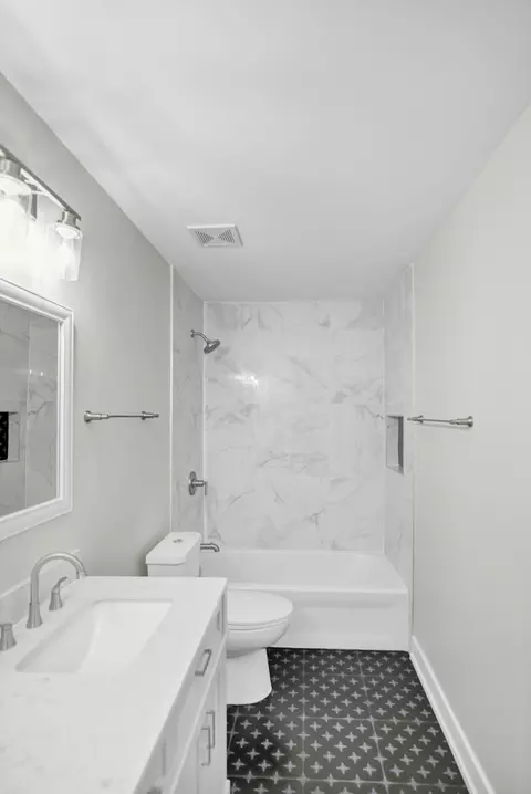 Bath - Undisclosed, Hoffman Estates, IL 60169 photo 1 of 4