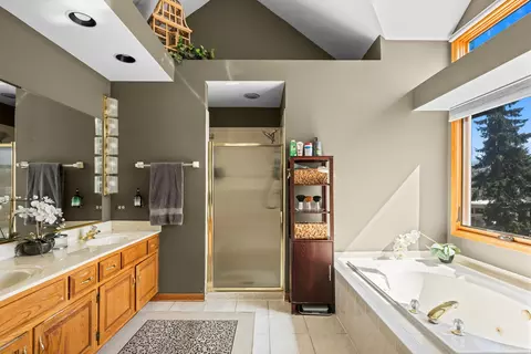 Bath - 1380 Prestwick, Itasca, IL 60143 photo 2 of 5