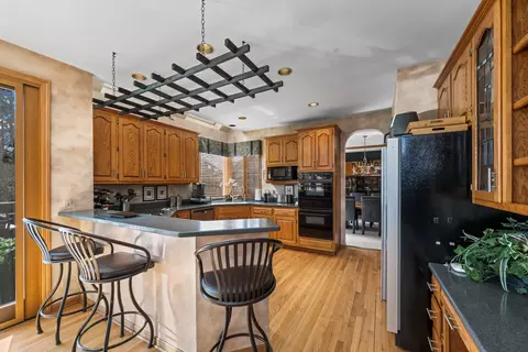 Kitchen - 1380 Prestwick, Itasca, IL 60143 photo 2 of 4