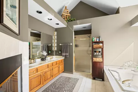 Bath - 1380 Prestwick, Itasca, IL 60143 photo 3 of 5