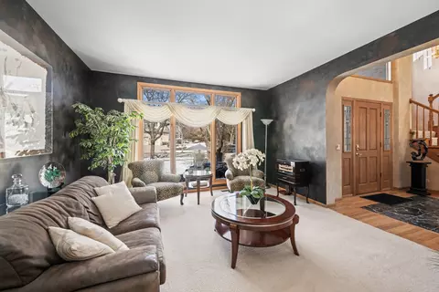 Living - 1380 Prestwick, Itasca, IL 60143 photo 6 of 7