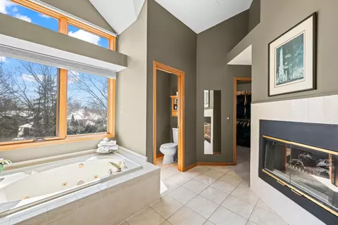 Bath - 1380 Prestwick, Itasca, IL 60143 photo 1 of 5