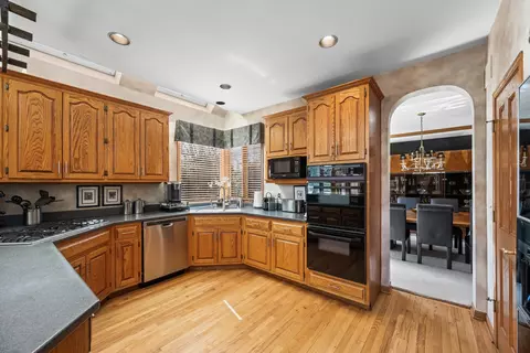 Kitchen - 1380 Prestwick, Itasca, IL 60143 photo 4 of 4