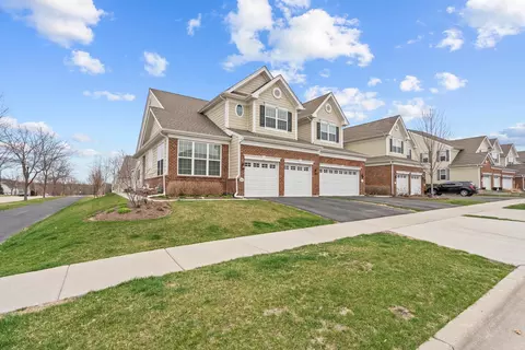 1265 Falcon Ridge Dr, Elgin, IL 60124