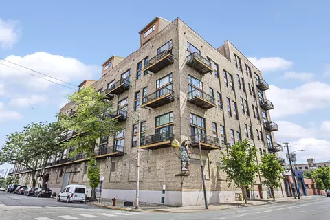 2545 S Dearborn St #705, Chicago, IL 60616