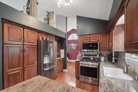 Kitchen - 1237 Churchill Rd, Bartlett, IL 60103 photo 4 of 4
