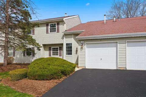 36 Gant Cir #H, Streamwood, IL 60107