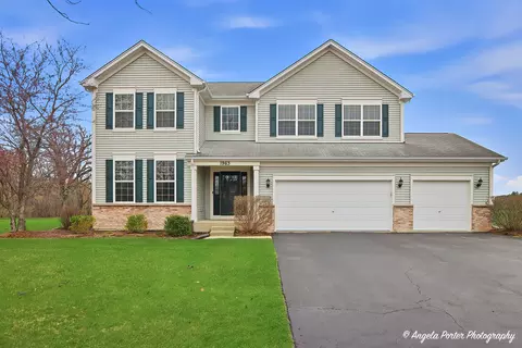 1963 Sycamore Ln, Island Lake, IL 60042