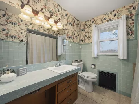 Bath - 3718 Hillcrest Pl, Johnsburg, IL 60051 photo 1 of 1