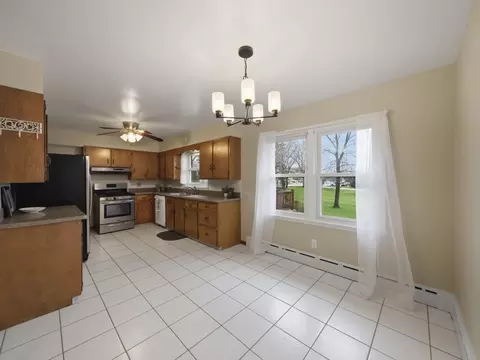 Kitchen - 3718 Hillcrest Pl, Johnsburg, IL 60051 photo 4 of 4