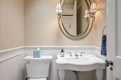 Bath - 915 Keystone Ave, River Forest, IL 60305 photo 1 of 5