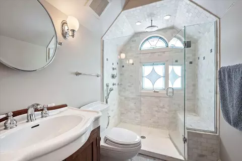 Bath - 915 Keystone Ave, River Forest, IL 60305 photo 2 of 5