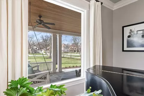 Exterior - 915 Keystone Ave, River Forest, IL 60305 photo 4 of 6