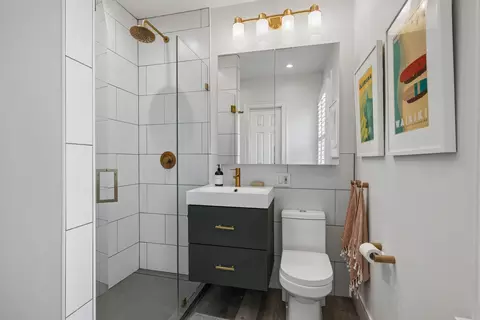 Bath - 2216 Forestview Rd, Evanston, IL 60201 photo 3 of 3