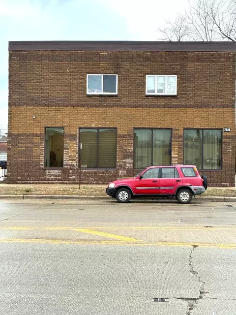 7228 39th St #2W, Lyons, IL 60534