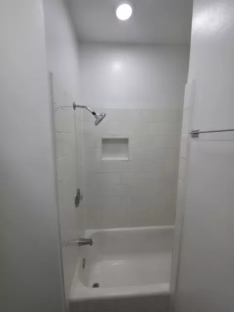 Bath - 1748 N Keystone Ave, Chicago, IL 60639 photo 4 of 6