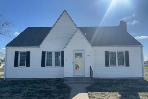 107 N 3rd St, Irvington, IL 62848