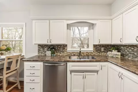 Kitchen - 3103 15 Street A, Moline, IL 61265 photo 2 of 6