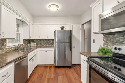 Kitchen - 3103 15 Street A, Moline, IL 61265 photo 3 of 6