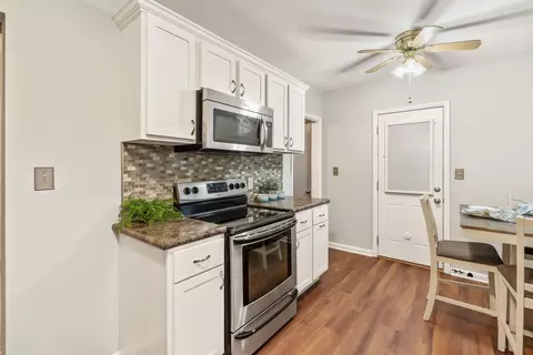 Kitchen - 3103 15 Street A, Moline, IL 61265 photo 5 of 6