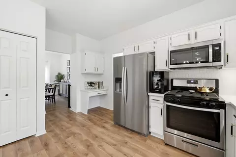 Kitchen - 830 Longwood Dr, Algonquin, IL 60102 photo 3 of 3