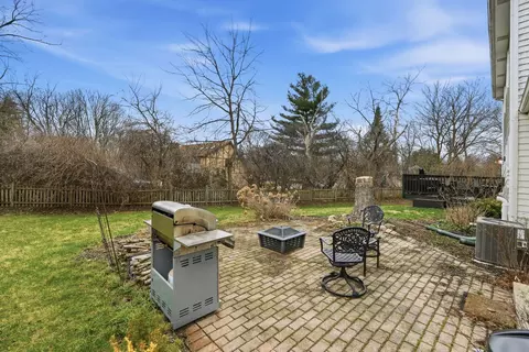 Exterior - 830 Longwood Dr, Algonquin, IL 60102 photo 3 of 6