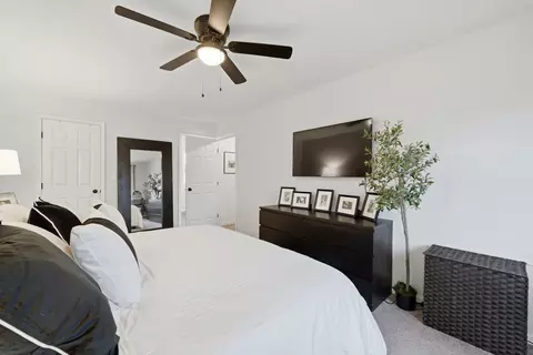 Bedroom - 830 Longwood Dr, Algonquin, IL 60102 photo 2 of 6