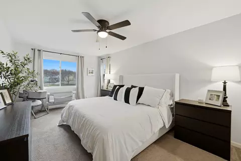 Bedroom - 830 Longwood Dr, Algonquin, IL 60102 photo 1 of 6