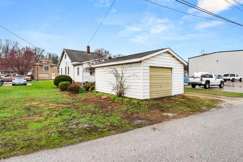 Exterior - 313 1st Ave, Silvis, IL 61282 photo 5 of 6