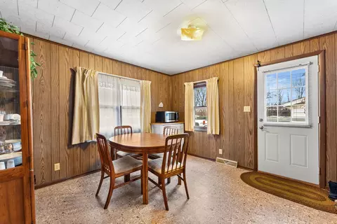 Dining - 313 1st Ave, Silvis, IL 61282 photo 2 of 2