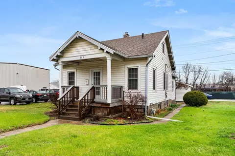 313 1st Ave, Silvis, IL 61282