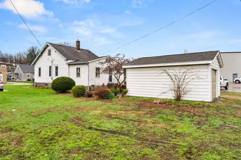 Exterior - 313 1st Ave, Silvis, IL 61282 photo 6 of 6