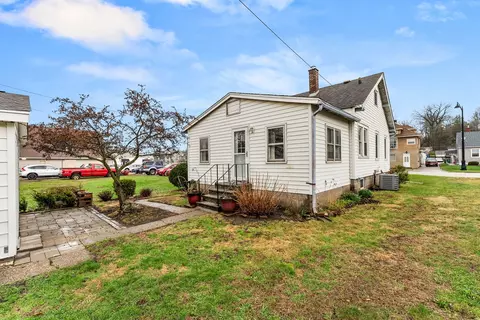 Exterior - 313 1st Ave, Silvis, IL 61282 photo 3 of 6
