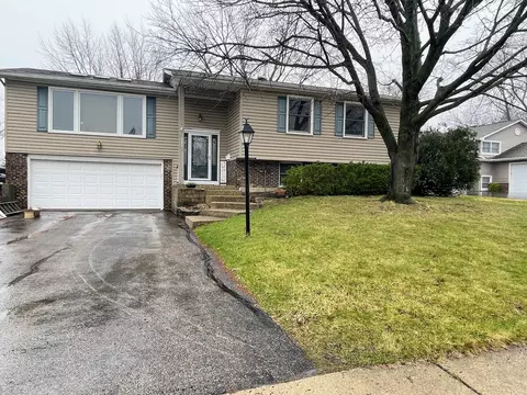 525 Ramblewood Ct, Lake Zurich, IL 60047