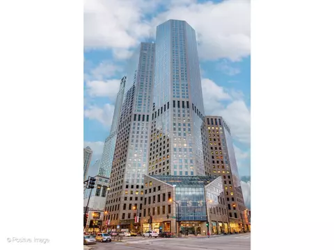 950 N Michigan Ave #2305, Chicago, IL 60611