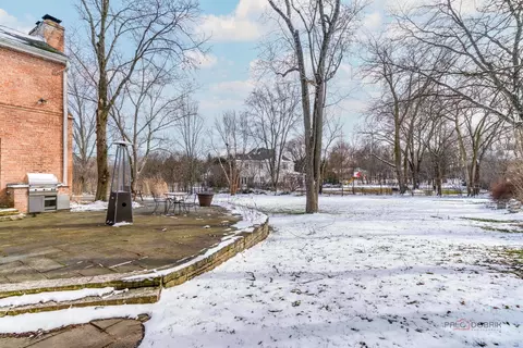 Exterior - 405 Voltz Rd, Northbrook, IL 60062 photo 5 of 10