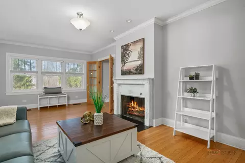 Living - 405 Voltz Rd, Northbrook, IL 60062 photo 2 of 4